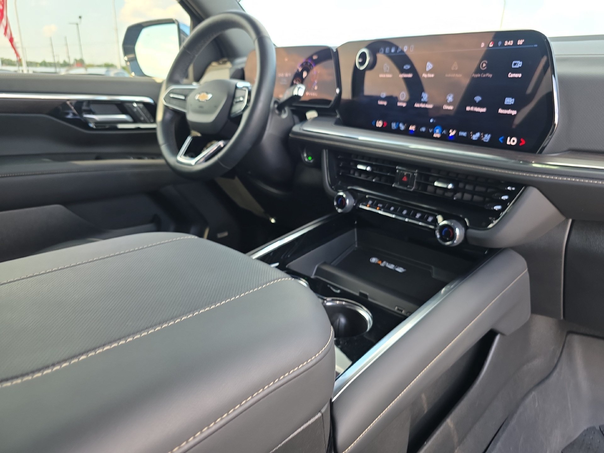 Used 2026 Chevrolet Suburban Premier w/ Sun And Tow Package RWD image 17