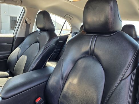 Used 2020 Toyota Camry SE FWD image 15