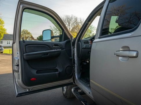 Used 2008 Chevrolet Silverado 2500 LTZ w/ Safety Package AWD/4WD image 12