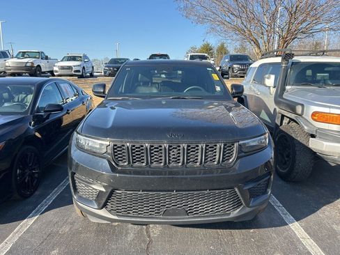 Used 2023 Jeep Grand Cherokee Altitude image 13