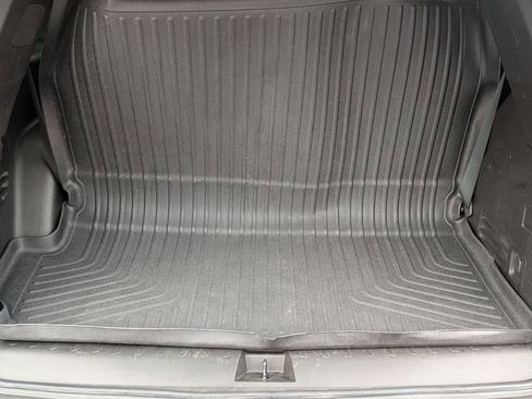 Used 2023 Chevrolet Traverse LT image 13