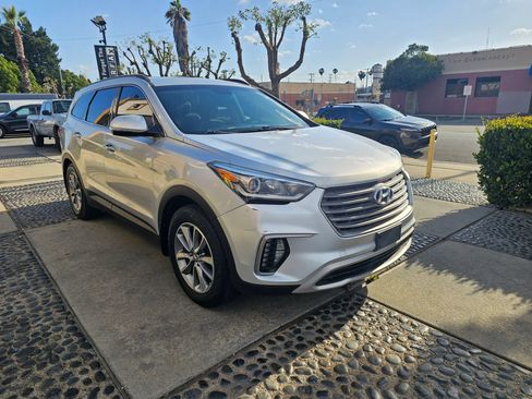 Used 2017 Hyundai Santa Fe SE w/ SE Premium Package 02 FWD image 3
