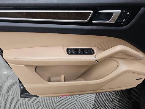 Used 2022 Porsche Cayenne Platinum Edition w/ Premium Package Plus image 12