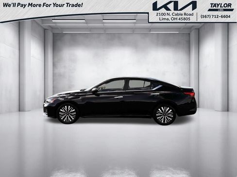 Used 2025 Nissan Altima 2.5 SV FWD image 3