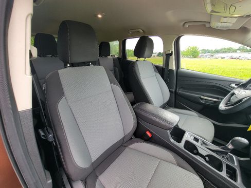 Used 2017 Ford Escape SE FWD image 31