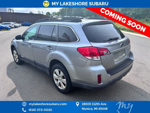 Used 2011 Subaru Outback 2.5i Premium w/ All-Weather Pkg AWD/4WD image 4