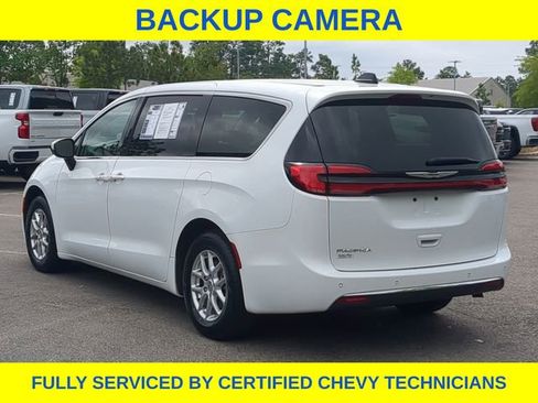 Used 2023 Chrysler Pacifica Touring-L FWD image 9