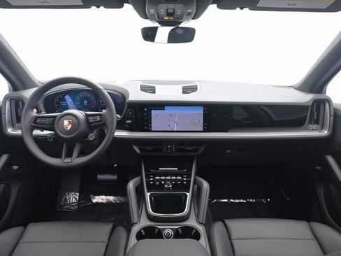 Used 2025 Porsche Cayenne image 42