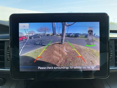 Used 2022 Ford Explorer XLT w/ Equipment Group 202A image 25