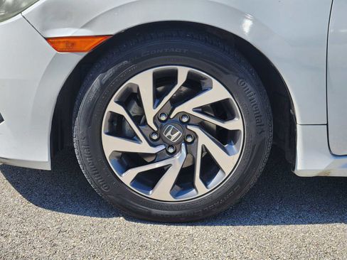 Used 2018 Honda Civic EX image 9