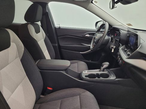 Used 2024 Chevrolet Trax LS w/ LS Convenience Package FWD image 21