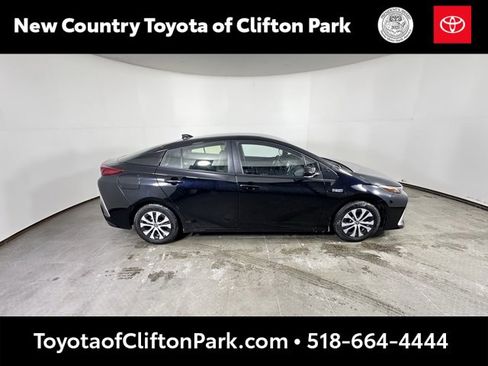 Used 2022 Toyota Prius Prime XLE image 2