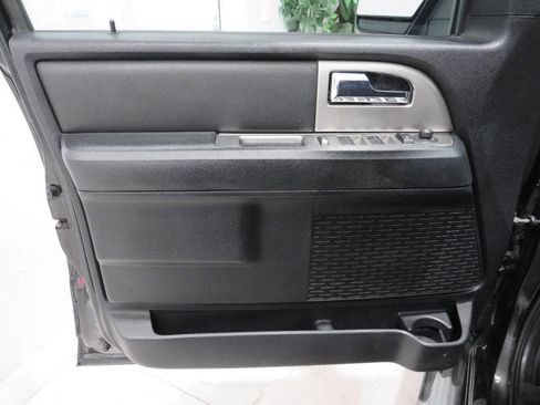 Used 2016 Ford Expedition EL XLT image 28