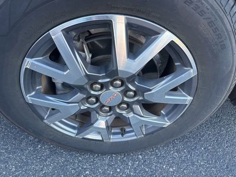 Used 2023 GMC Acadia SLT image 8