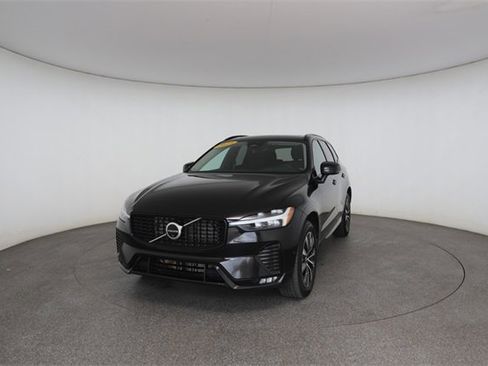 Used 2023 Volvo XC60 B5 Plus image 33