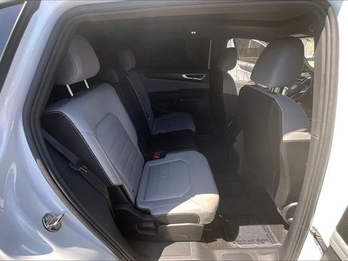 Used 2025 Volkswagen Atlas Cross Sport SEL R-Line AWD/4WD image 19