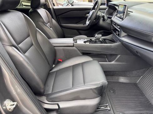 Used 2024 Nissan Rogue SV w/ SV Premium Package FWD image 19