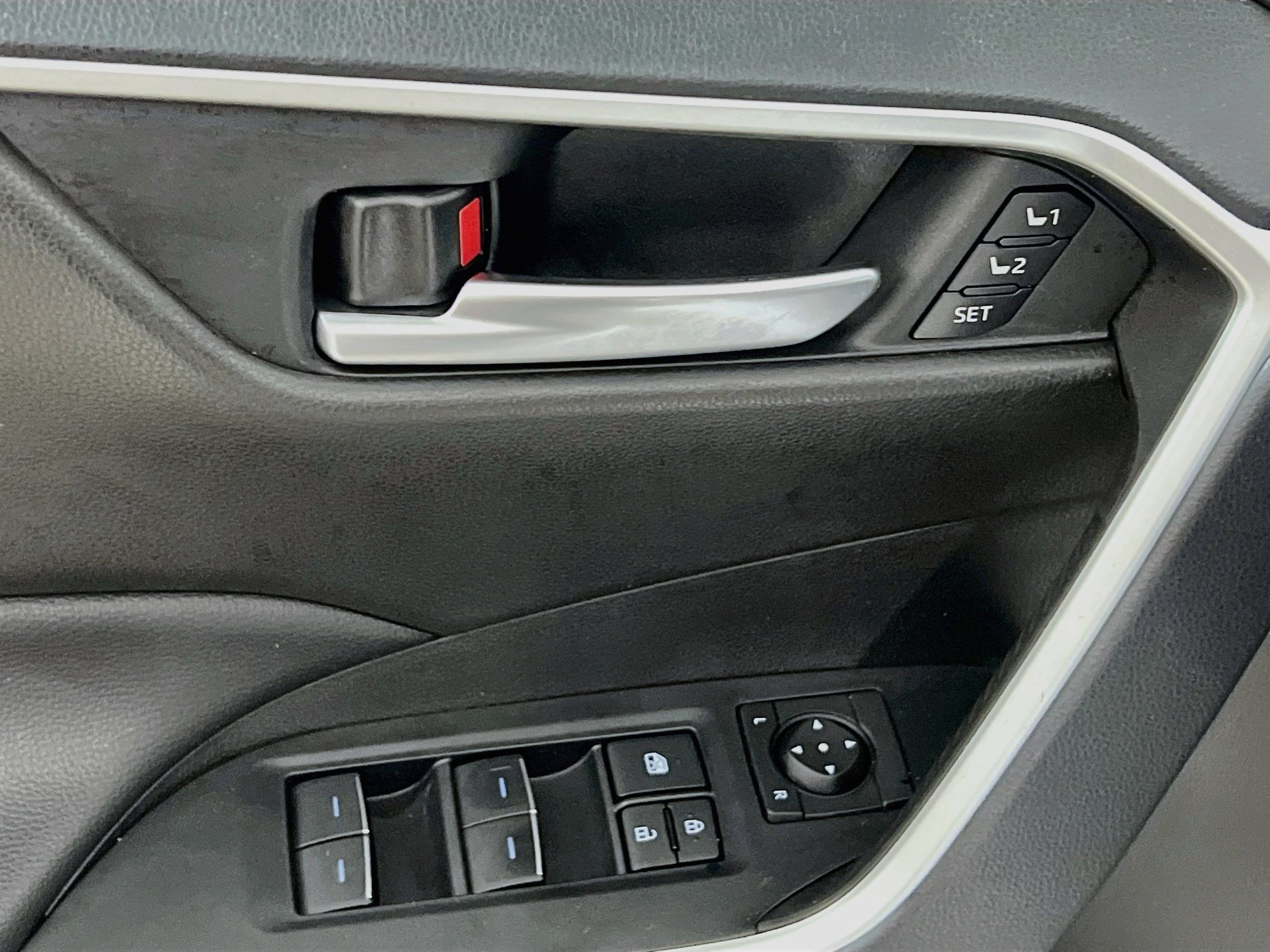 Used 2025 Toyota RAV4 XLE Premium w/ Weather Package FWD image 16