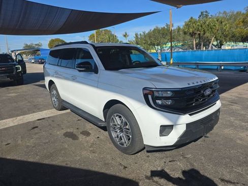 Used 2025 Ford Expedition Active image 11