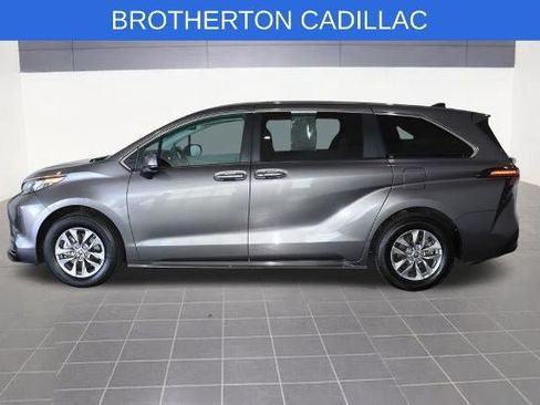 Used 2024 Toyota Sienna LE AWD/4WD image 2
