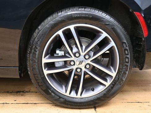 Used 2019 Dodge Charger SXT AWD/4WD image 12