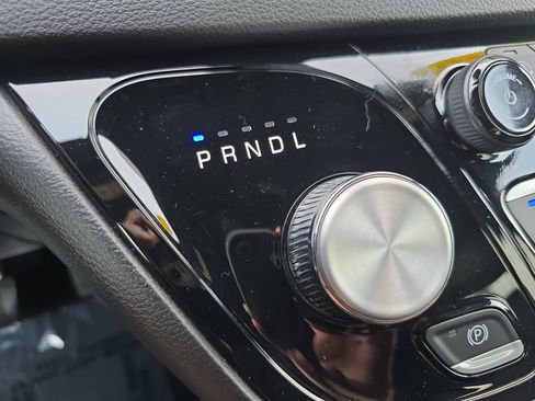 Used 2025 Chrysler Pacifica Select FWD image 21