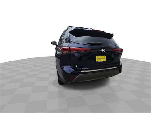 Used 2021 Toyota Highlander Limited image 7