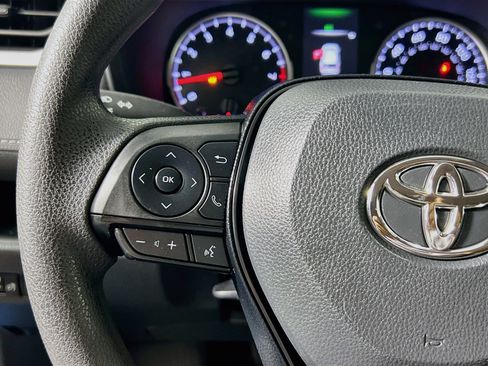 Used 2020 Toyota RAV4 LE FWD image 17