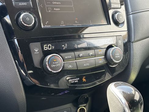Used 2019 Nissan Rogue SV FWD image 21