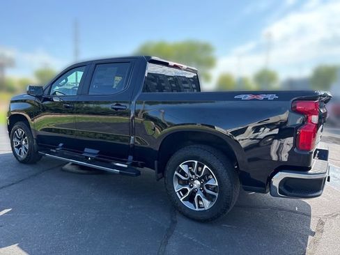Used 2023 Chevrolet Silverado 1500 LT AWD/4WD image 3