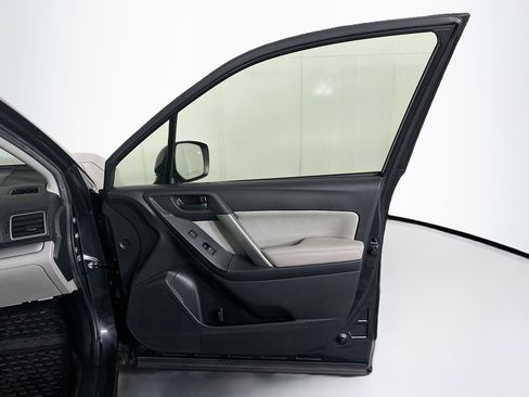 Used 2016 Subaru Forester 2.5i Premium image 31