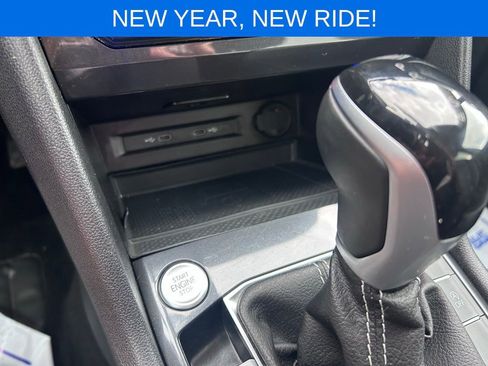 Used 2024 Volkswagen Tiguan SE image 32