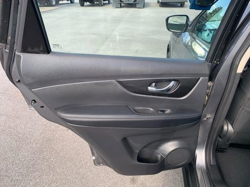 Used 2018 Nissan Rogue S image 23