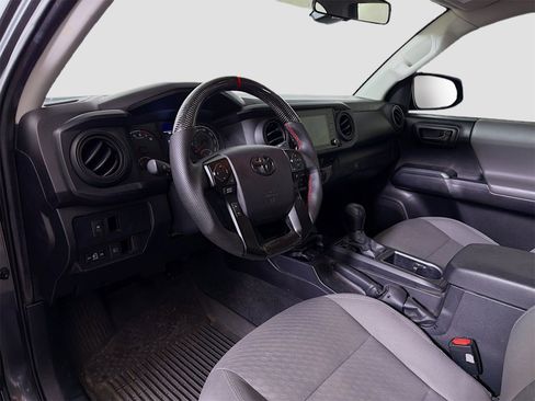 Used 2022 Toyota Tacoma SR image 10