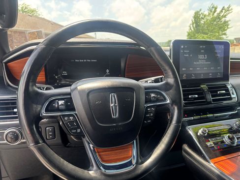 Used 2019 Lincoln Navigator Reserve AWD/4WD image 11