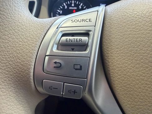 Used 2015 Nissan Rogue S image 12