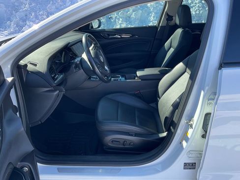 Used 2018 Buick Regal Essence w/ Driver Confidence Package #1 image 2