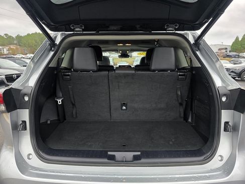 Used 2022 Toyota Highlander XLE image 9