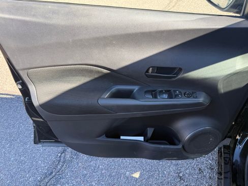 Used 2022 Nissan Kicks S image 14