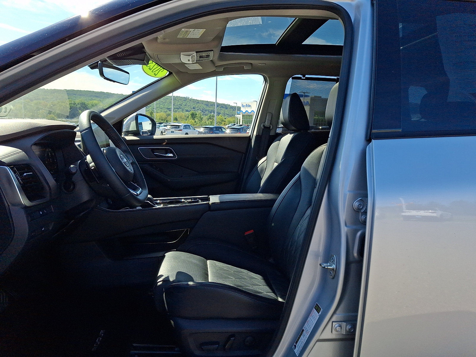 Used 2023 Nissan Rogue Platinum w/ Platinum Premium Package AWD/4WD image 14