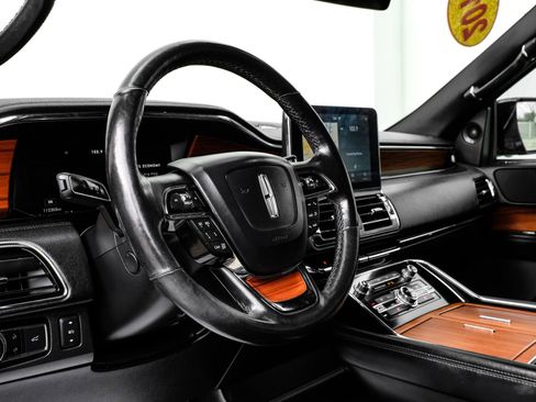 Used 2019 Lincoln Navigator Select w/ Technology Package image 10