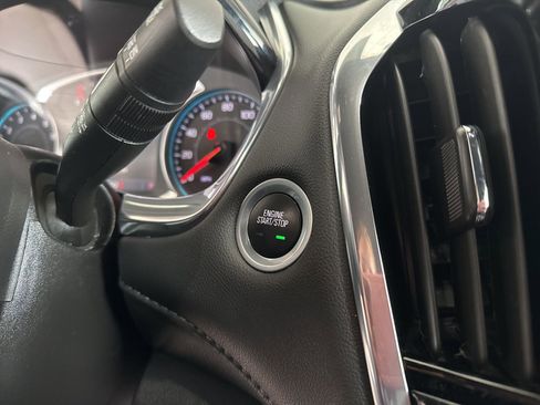 Used 2023 Chevrolet Traverse LT image 34