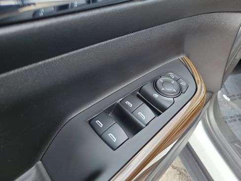 Used 2023 GMC Acadia SLE w/ Driver Convenience Package FWD image 25