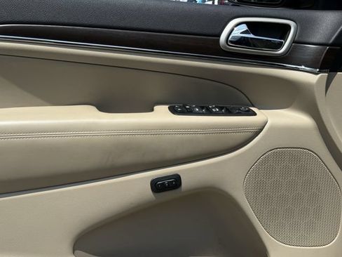 Used 2017 Jeep Grand Cherokee Limited AWD/4WD image 27