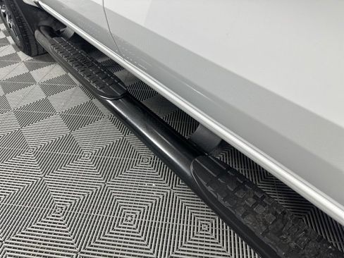 Used 2023 Chevrolet Colorado LT w/ LT Convenience Package III image 10