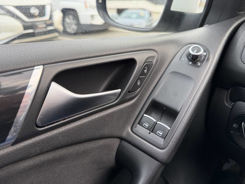 Used 2012 Volkswagen Golf 2-Door FWD image 30