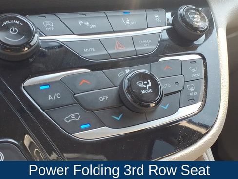 Used 2023 Chrysler Pacifica Limited FWD image 6