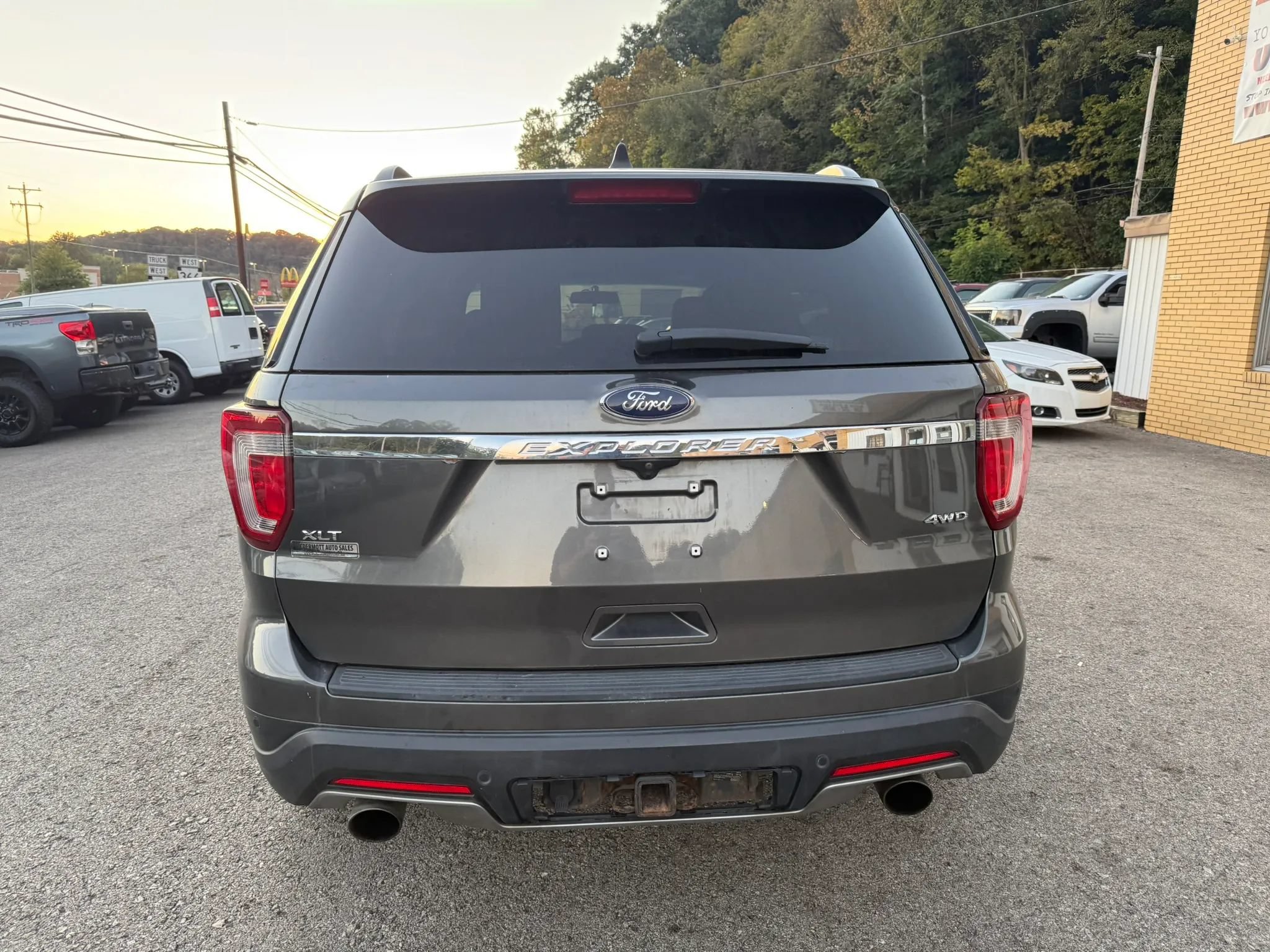 Used 2018 Ford Explorer XLT AWD/4WD image 8