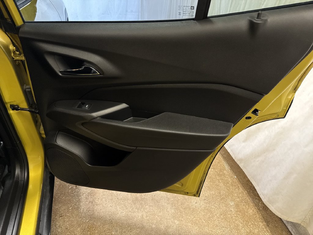 Used 2024 Chevrolet Trax ACTIV w/ Sunroof Package FWD image 25