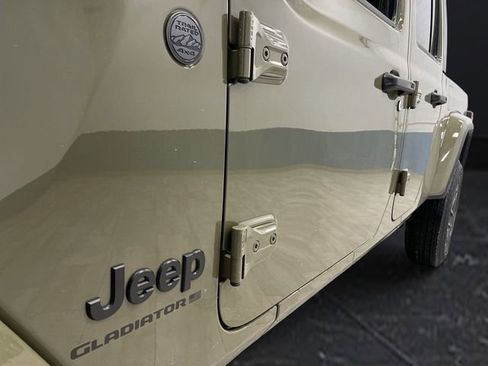 New 2025 Jeep Gladiator Sport image 34